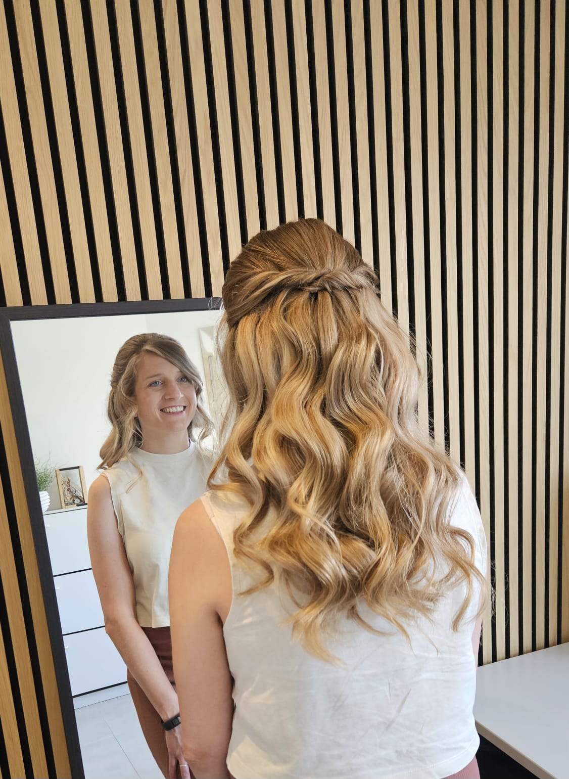 Half-up met golven, spiegelmoment