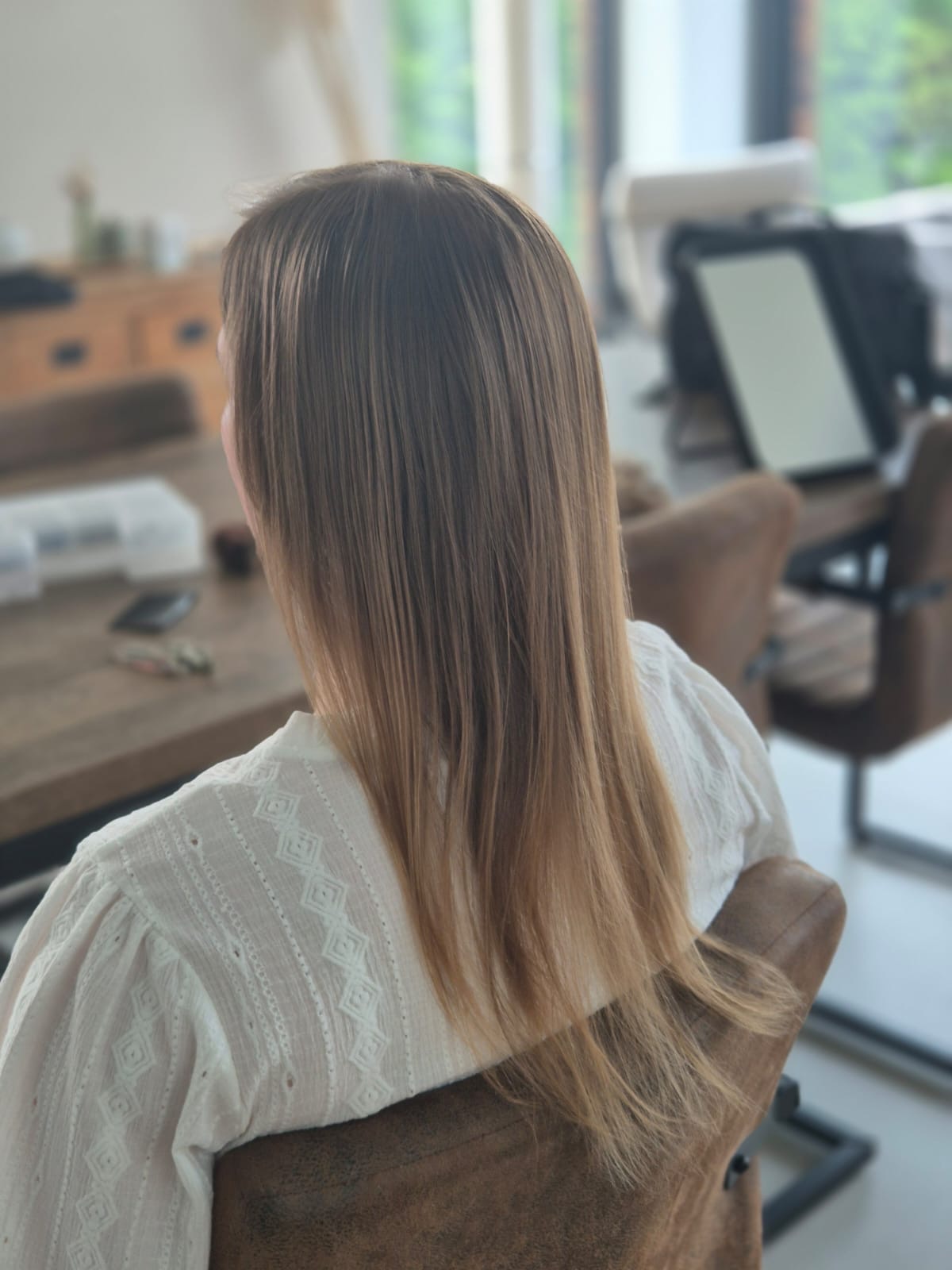 Before: Gevlochten updo met parelspelden